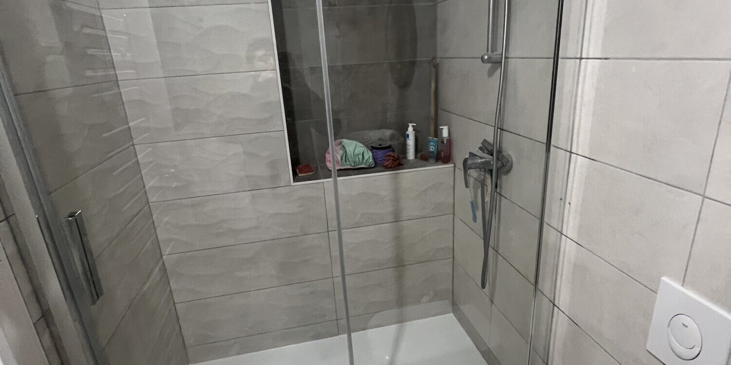 SANITAIRE1 1500X750 | Schierer Jung Réparation d’une fuite dans une douche à Schiltigheim par un plombier à Strasbourg Bischwiller