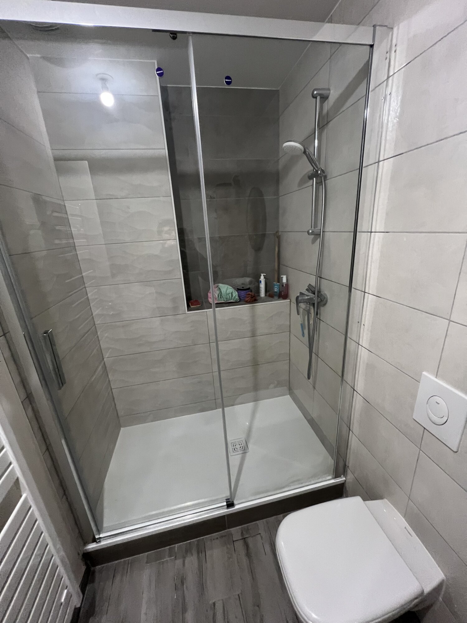 R&eacute;paration d&rsquo;une fuite dans une douche &agrave; Schiltigheim par un plombier &agrave; Strasbourg Bischwiller